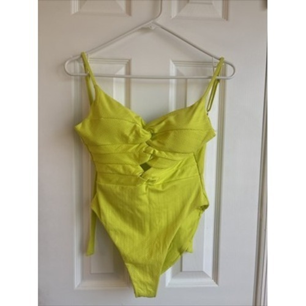 NWOT Becca SIZE S Prima‎ Twist Front One-Piece Swimsuit
